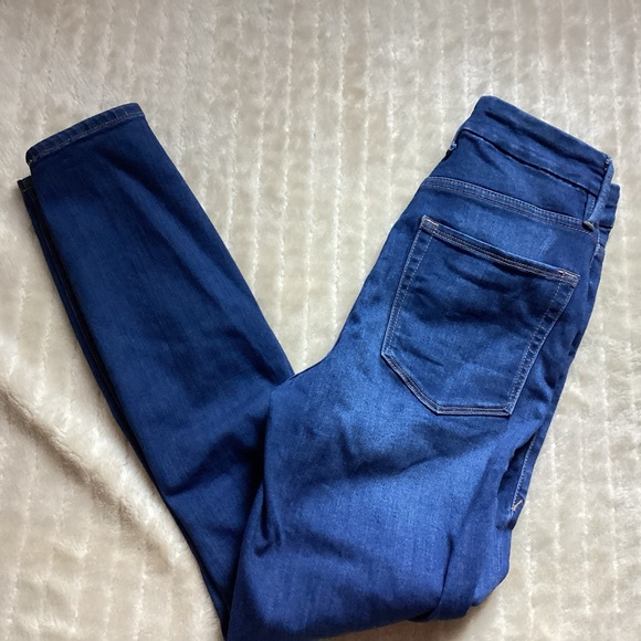 GOOD AMERICAN GOOD WAIST SKINNY CROP JEANS - Picture 13 of 15
